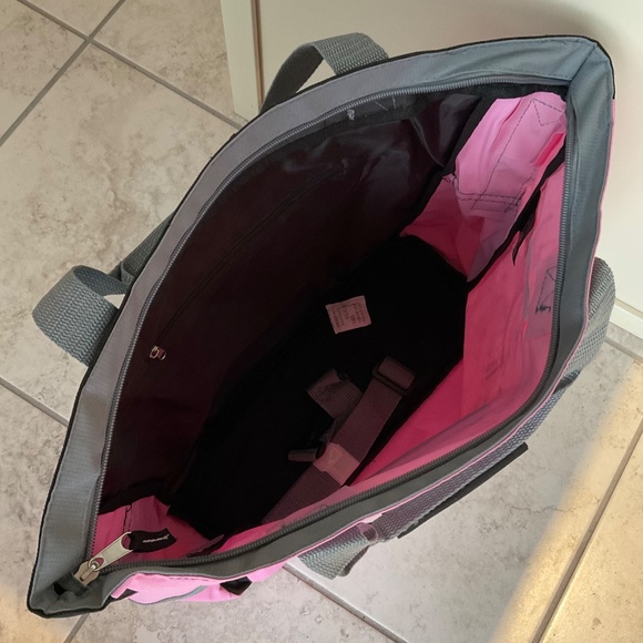Roots - Gym Bag - Beach Tote - Pink and Grey - NWOT - Picture 8 of 13